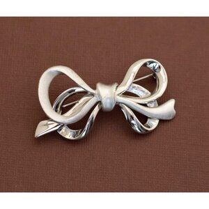 Vintage Silver Tone Art Nouveau Ribbon Dainty Brooch - U19